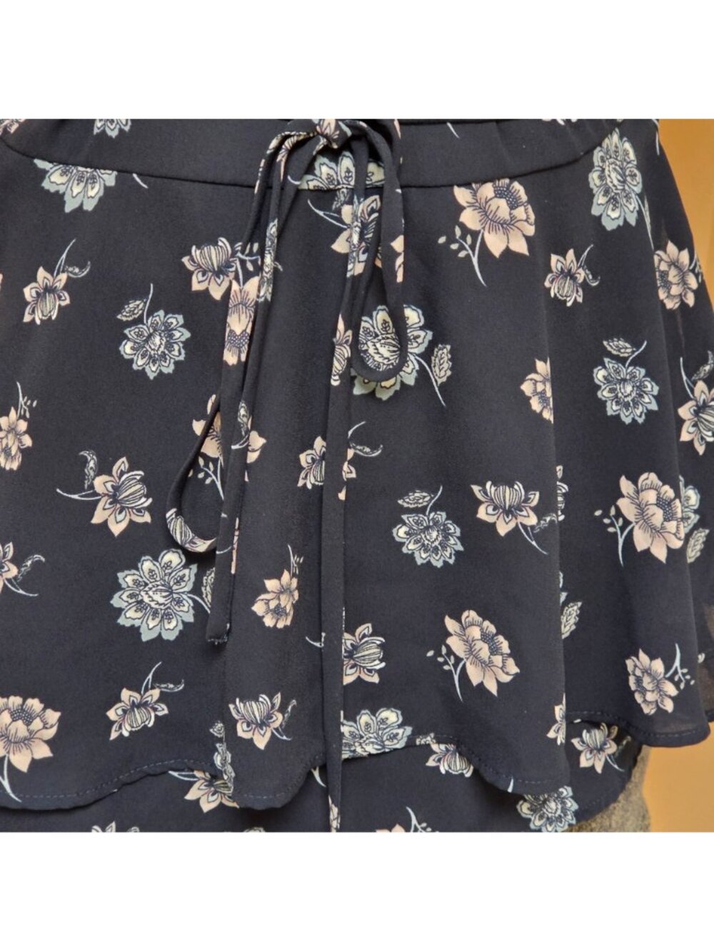 LOFT Floral Wrap Blouse Womens Size S Short Flutter Sleeves Belted Waist Blue - Picture 4 of 8
